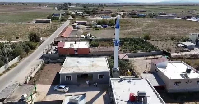 Engelli imam, gönüllülerle birlikte depremde yıkılan camiyi yeniden inşa etti Hatay Haberleri