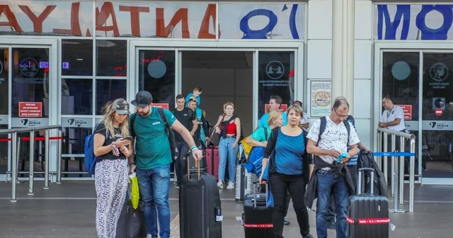 Antalya Havalimanı nda uçak ve yolcu trafiği rekoru Antalya Haberleri