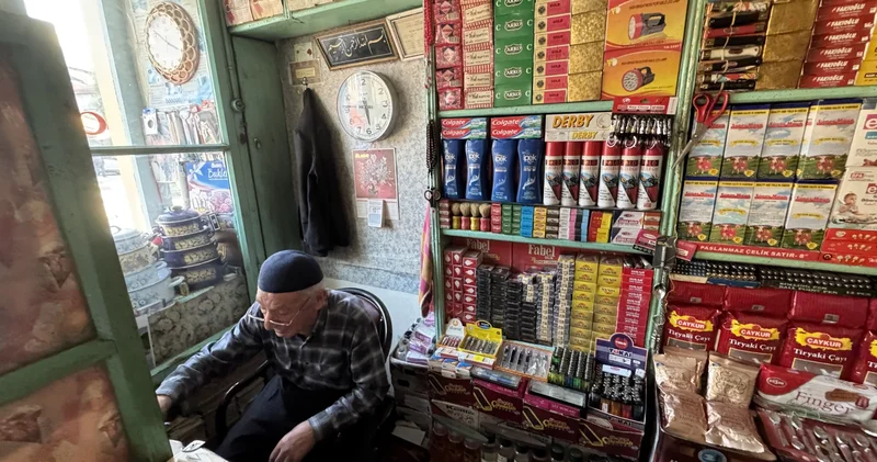 Ardahan da 57 yıllık bakkala raflarındaki düzeninden dolayı teşekkür belgesi verildi