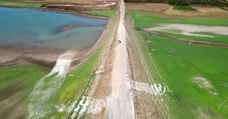 Şoke eden görüntü! Sular çekilince karayolu ortaya çıktı
