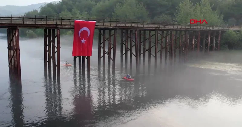 Ceyhan Nehri nde iki sis arası kano keyfi