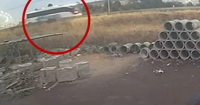İstanbul da 4 kişiye mezar olan otobüs kazasının görüntüleri ortaya çıktı: Virajı alamayıp bariyerlere çarpmış VİDEO İZLE