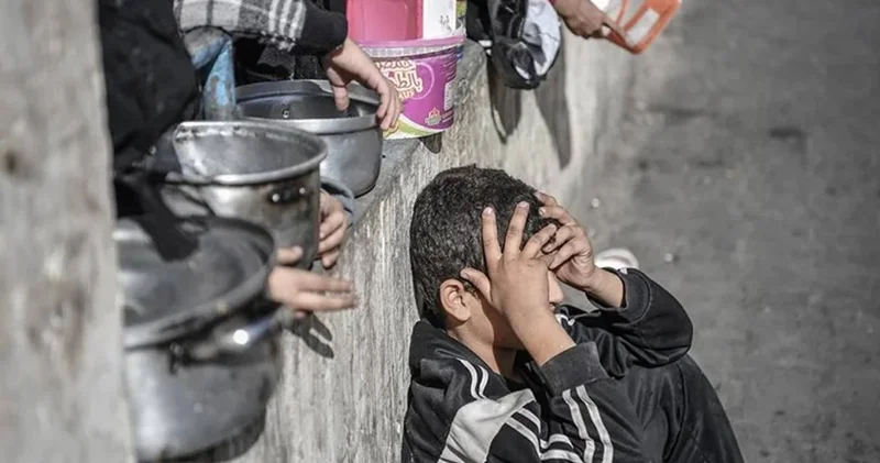 Gazze de açlık can almaya devam ediyor: 2 si çocuk 5 kişi daha öldü