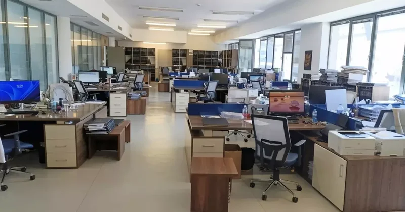 Memurlar iş bıraktı, kamu kurumları boş kaldı