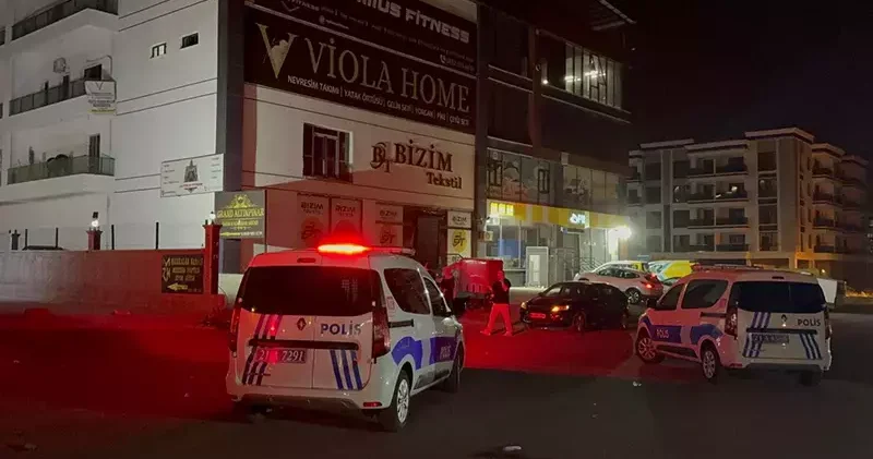 Düğün salonunda tekmeli, yumruklu, bıçaklı kavga: 2 yaralı