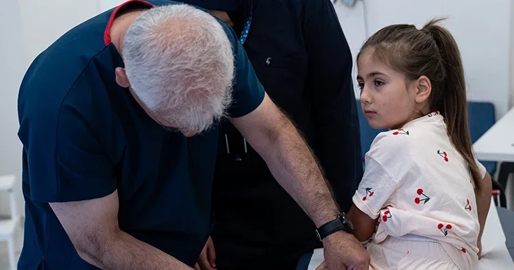 Gelin ve damadın ilk dansında facia Küçük Elif in üzerine döküldü; 7 ayrı operasyon geçirdi