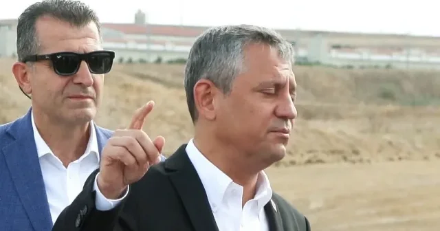 Özgür Özel’den gaf: Belediye başkanının ismini hatırlayamadı VİDEO İZLE