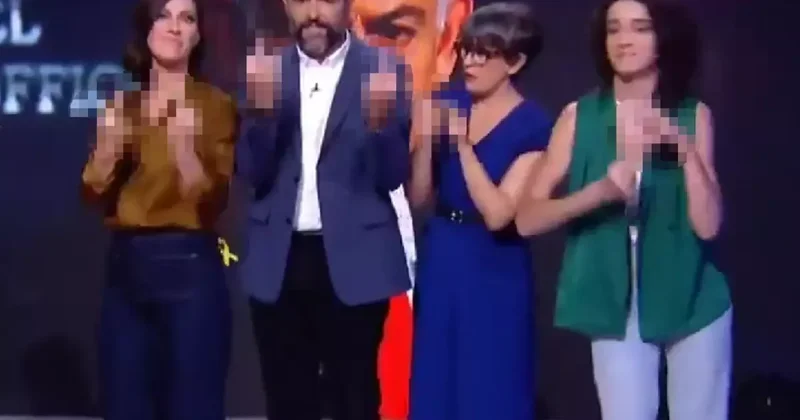 Televizyon programında şoke eden anlar! Netanyahu ya orta parmak gösterdiler