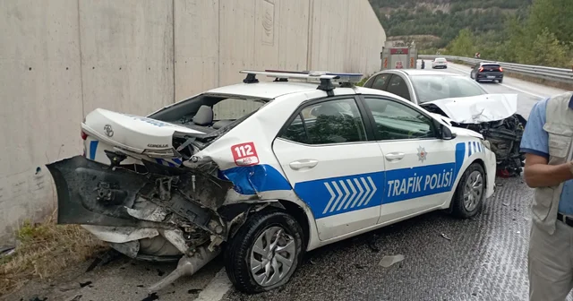 Kazaya müdahale eden polislerin aracına otomobil çarptı; 2 si polis 8 yaralı Tokat Haberleri