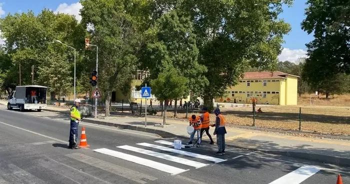 Kırklareli nde yaya önceliği denetimi: Yaya çizgileri boyandı