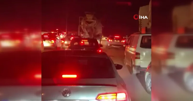 Seyir halindeyken yola beton döken mikser, vatandaşları çileden çıkarttı