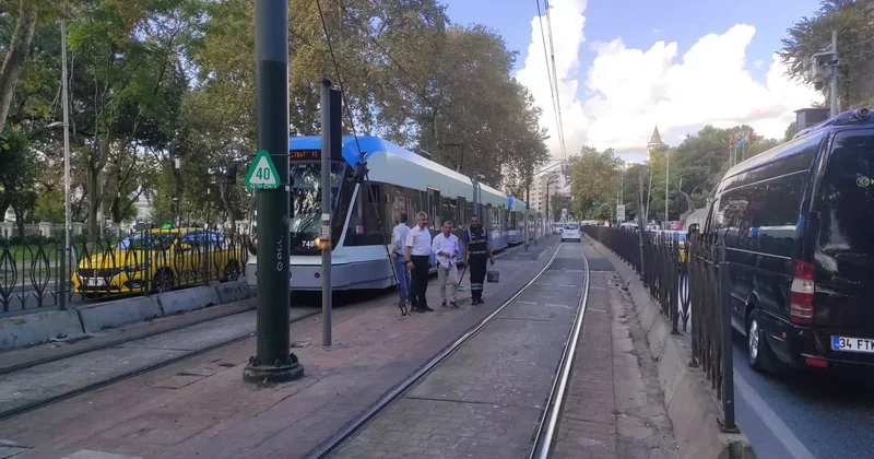 Beyoğlu nda tramvay yayaya çarptı