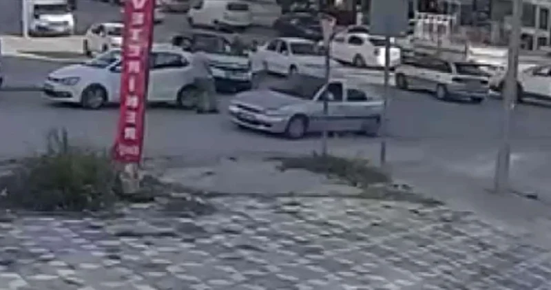 Trafikte tartıştığı sürücüye yumruk attı! Kıskıvrak yakalandı