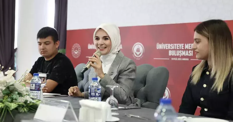 Bakan Göktaş, devlet korumasında yetişen üniversitelilerle buluştu