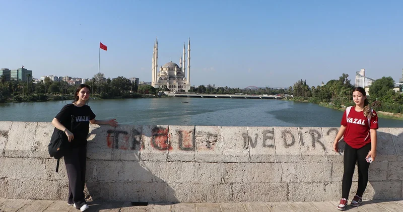 Tarihi mirasa büyük saygısızlık: Roma döneminden kalma 16 asırlık köprü, karalama tahtasına döndü