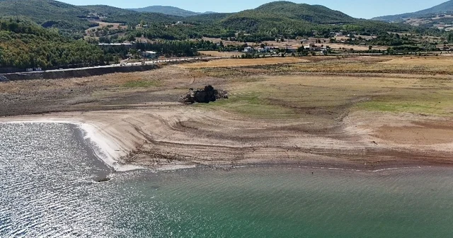 Sular çekildi, barajın ortasındaki kayalık karada kaldı Tokat Haberleri