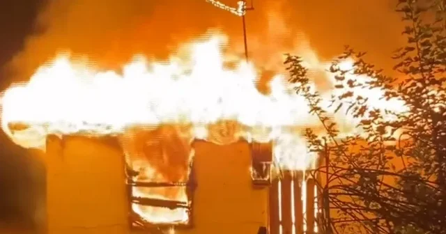 Sinop’ta çıkan yangında ahşap ev küle döndü VİDEO İZLE