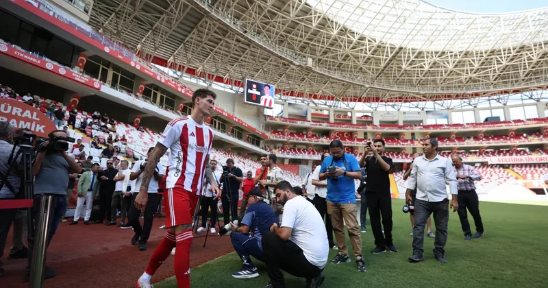 Süper Lig ekibi 17 transferini tek törende tanıttı