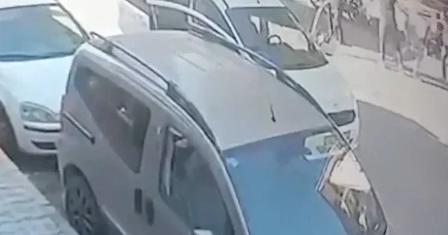 Elazığ da araçtan inen 5 kişi 2 si çocuk 3 kişiyi hastanelik etti VİDEO İZLE