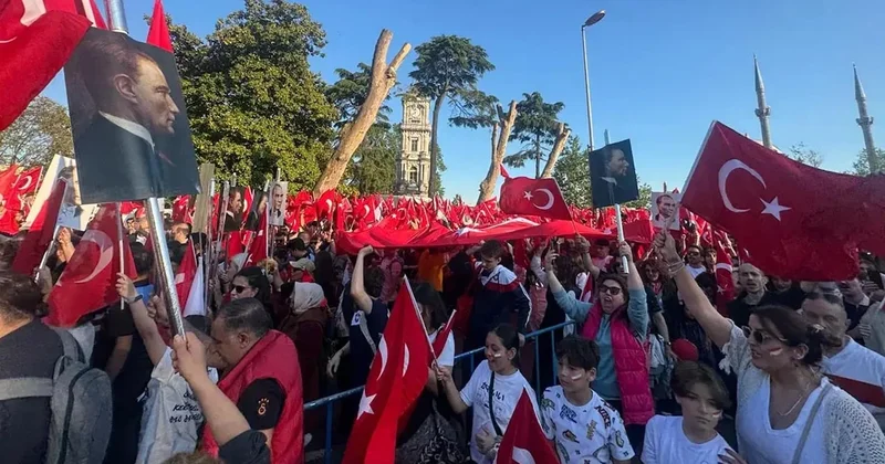 Yüzlerce genç Dolmabahçe de Mustafa Kemal Yürüyüşüne katıldı Sözcü Gazetesi