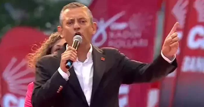 CHP Genel Başkanı Özgür Özel, İzmir den seslendi: Gençlere yasakların yasak olduğu bir ülke vaad ediyoruz