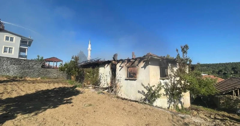 Uşak tan acı haber: 92 yaşındaki adam evde çıkan yangında can verdi