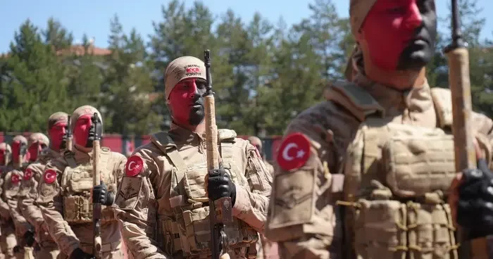 Komandoların 19 Mayıs gösterisi ile hayran bıraktı