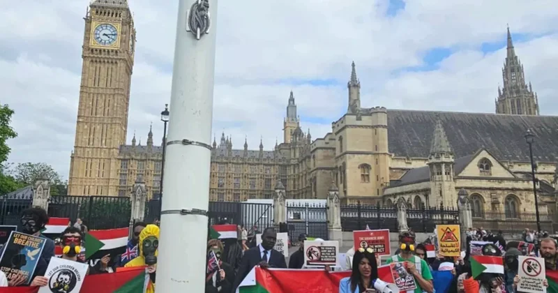 Sudan da devam eden iç savaşta kimyasal silah kullanımı Londra’da protesto edildi