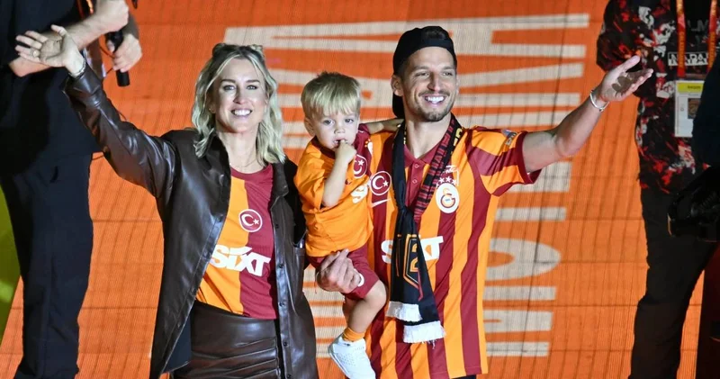 Mertens in eşi trafiğe meydan okudu: Koşa koşa geldi