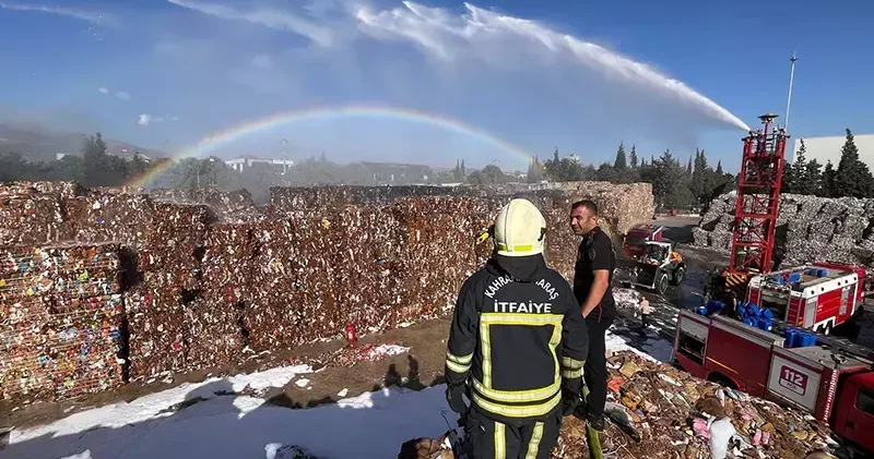 Kahramanmaraş’ta kağıt fabrikasında çıkan yangın söndürüldü