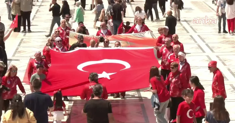 Yurttaşlar 19 Mayıs ta da Atatürk ün huzurundaydı