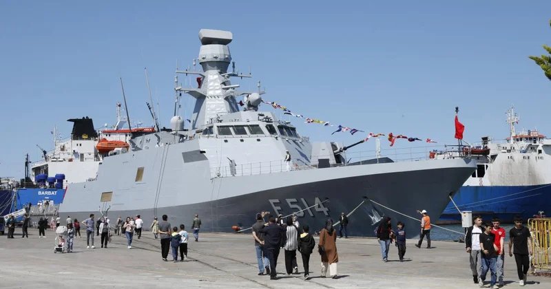 Samsun da TCG Kınalıada korveti vatandaşların ziyaretine açıldı