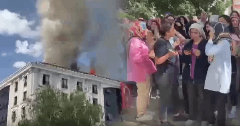 Kız öğrenci yurdunda yangın: Öğrenciler tahliye edildi