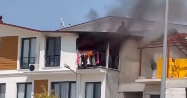 Bursa da 3 katlı binanın çatı katı alevlere teslim oldu VİDEO İZLE