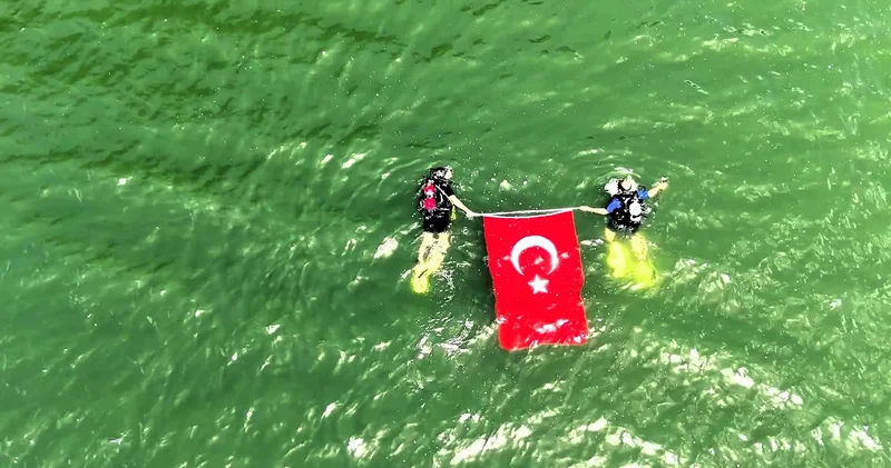 Karabük te 19 Mayıs a özel dalış: Gölette Türk Bayrağı nı böyle dalgalandırdılar