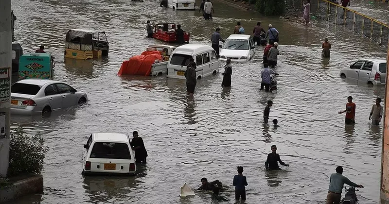 Fırtına Pakistan da 3 can aldı!