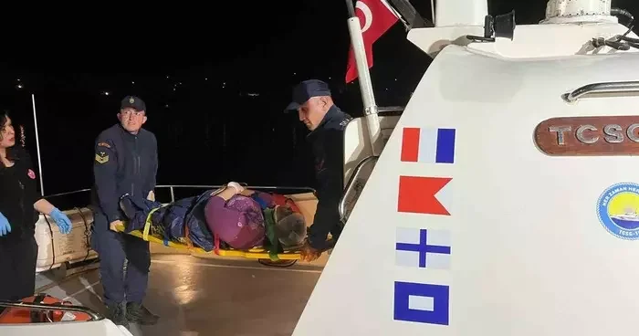 Çanakkale’de rahatsızlanan iki hastanın tıbbi tahliyesi Sahil Güvenlik ekiplerince gerçekleştirildi
