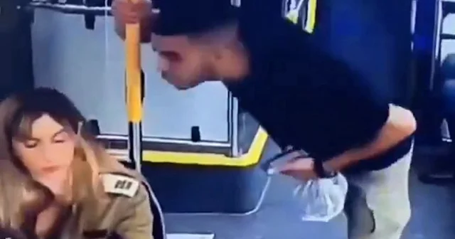 Filistinli genç İsrail subayının yüzüne tükürdü VİDEO İZLE