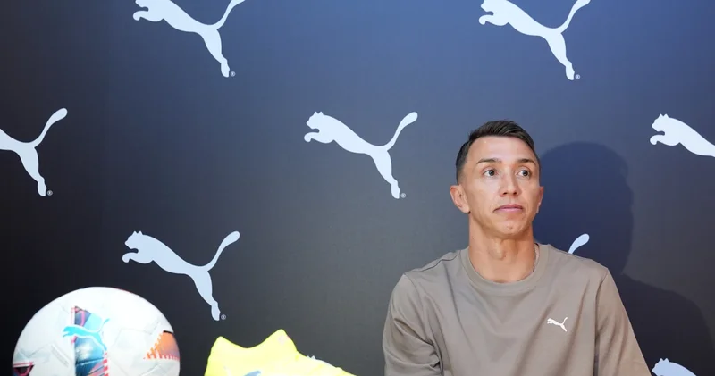 Muslera, imza gününde taraftarla buluştu