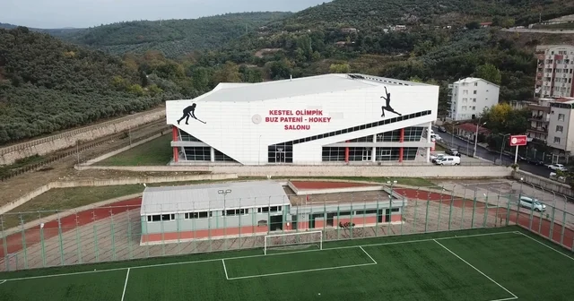 Bursa nın tek buz pateni ve hokey salonu yılda yaklaşık 200 bin kişiye hizmet veriyor Bursa Haberleri