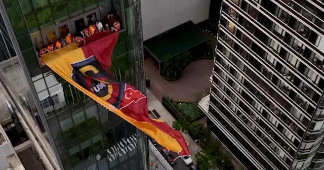 Galatasaray’ın şampiyonluğu New York taki Türkevi önünde kutlandı VİDEO İZLE