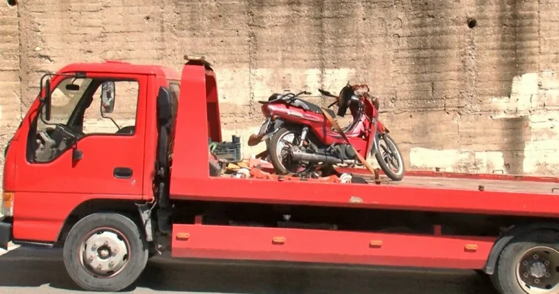 Motosiklet kamyonun altında kaldı: 1 kişi öldü
