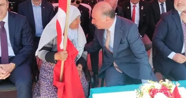 Vali Çalgan, kutlamaları 90 yaşındaki Satı Bocuk ile birlikte izledi Çorum Haberleri