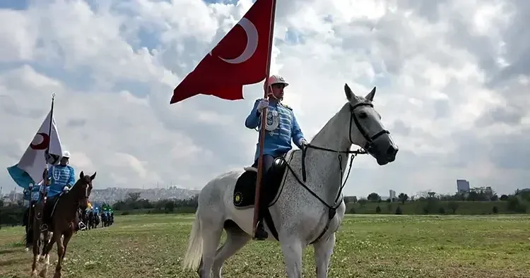 MSB den 19 Mayıs a özel klip: 16 büyük Türk devletinin bayrağını taşıyan atlı yer aldı