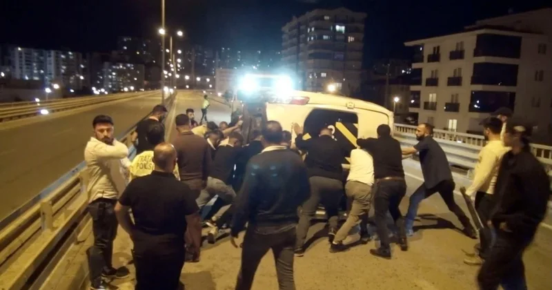 Çaldığı otomobille kaza yaptı, bu kez çarptığı minibüsü çaldı Sözcü Gazetesi