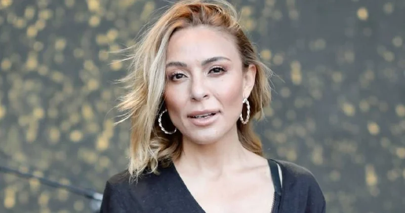 Ziynet Sali konserinde şarkı söylerken sahnede bayıldı Sözcü Gazetesi