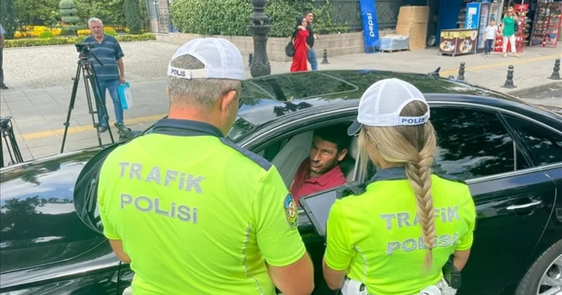 Aydın da çakarlı otomobilin sürücüsüne 138 bin 172 lira ceza uygulandı Sözcü Gazetesi