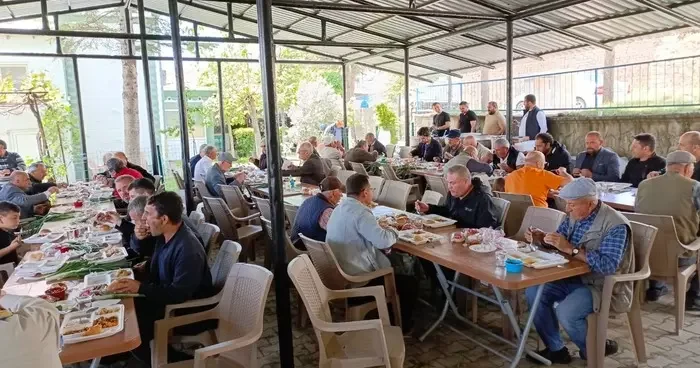 Emet in Doğanlar köyünde hayır yemeği ve yağmur duası