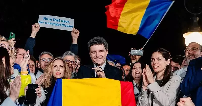 Romanya da cumhurbaşkanı seçimini bağımsız aday Nicuşor Dan kazandı