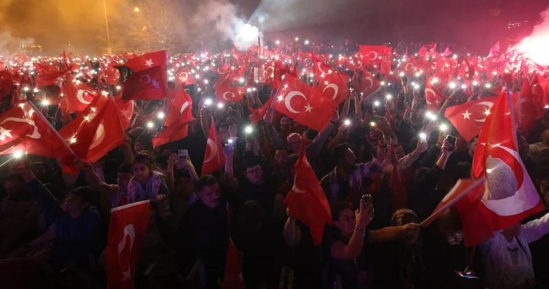 İmamoğlu çağırdı: Eline Türk Bayrağı nı alan gelsin